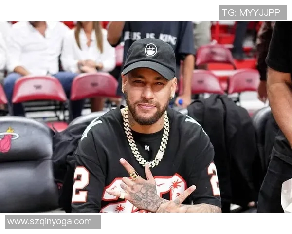 外国网红模仿足球明星的搞笑瞬间引发网友热议与追捧 外国网红模仿足球明星的搞笑瞬间引发网友热议与追捧